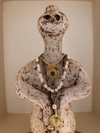 Pearl Necklace with granate stone